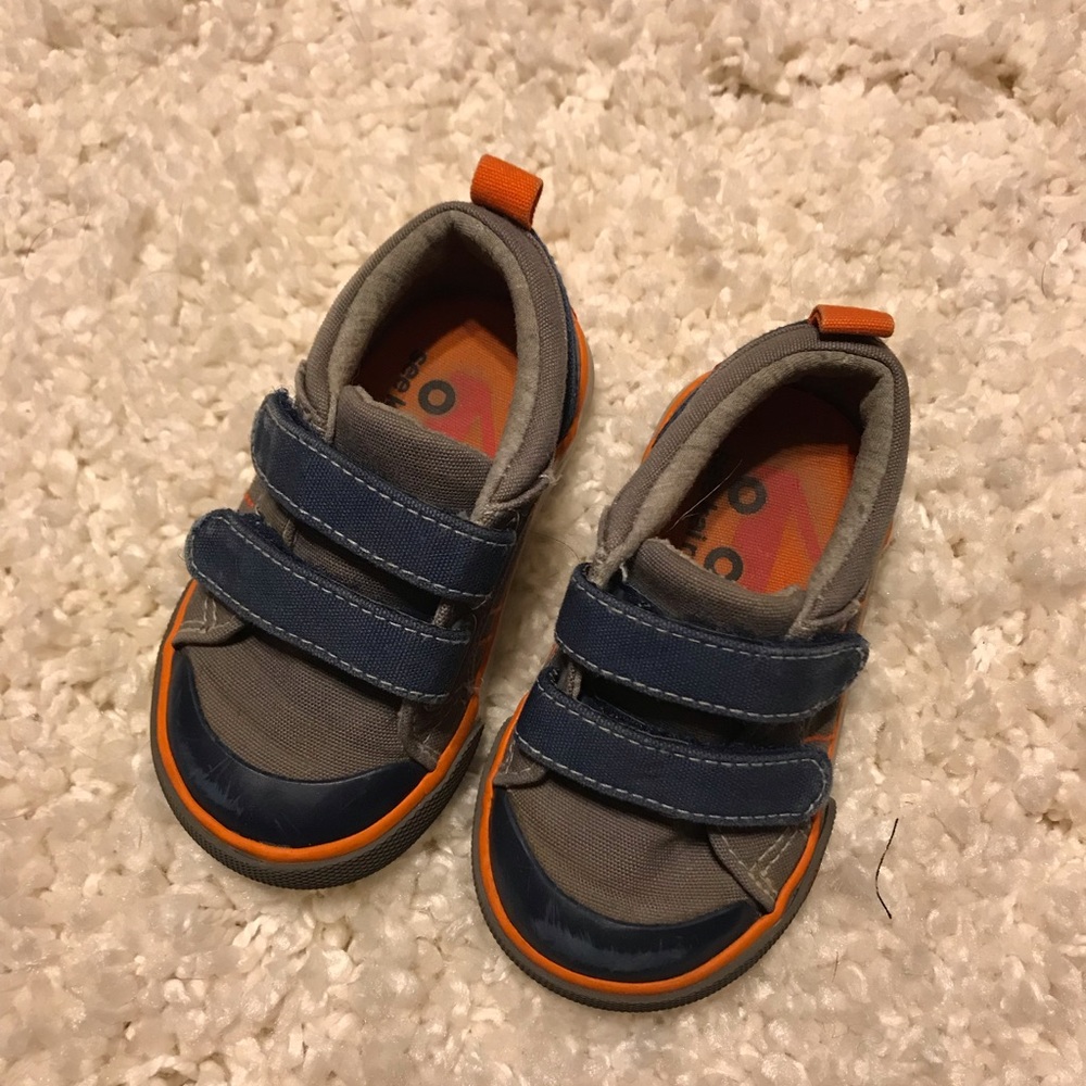 See kai run Velcro shoes